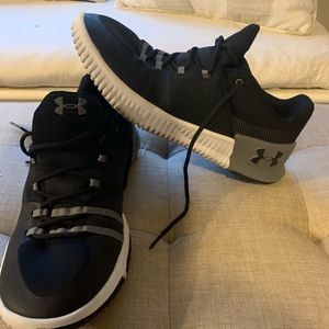 Under Armour Women’s Black Shoe Size 11